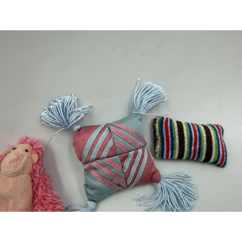 SLUMBER PARTY MEYGAN Pink Plush Monkey for Bratz Doll, Water Bottles, & Pillows - Picture 4 of 8